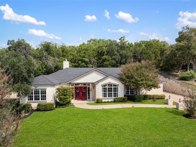View 914 Challenger 914 Challenger - property photo 1 - Luxury home in Lakeway, TX