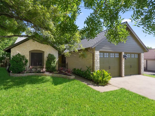 914 Great Britain Blvd