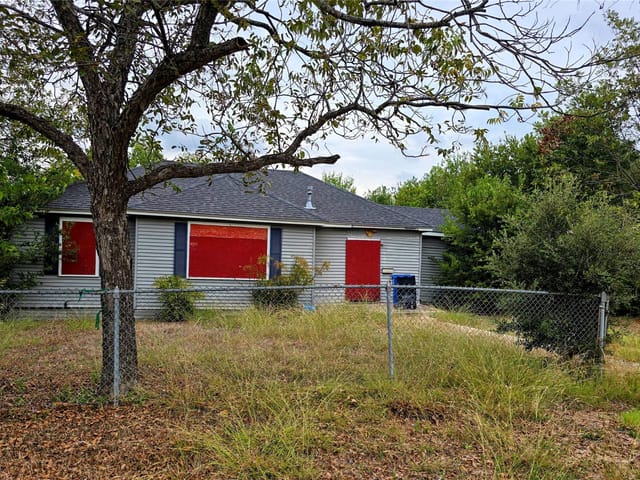 914  Porter St