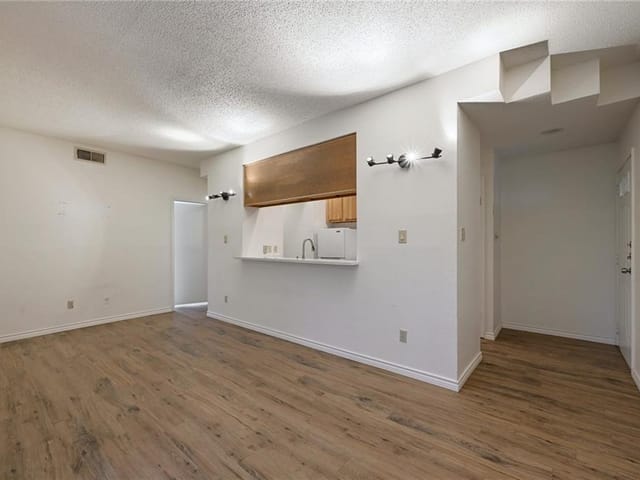 914 W 22 1/2 St Unit #305