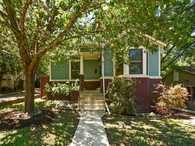 915 POST OAK St