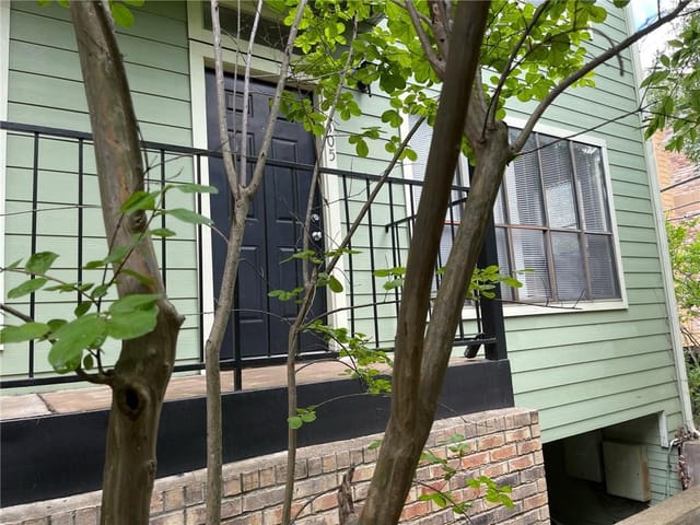 915 W 22 1/2 St Unit #105