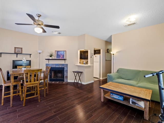 915 W 22nd 1/2 St Unit #202
