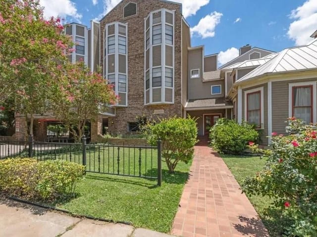 915 W 23rd ST Unit #103