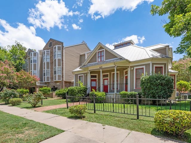 915 W 23rd St Unit #202