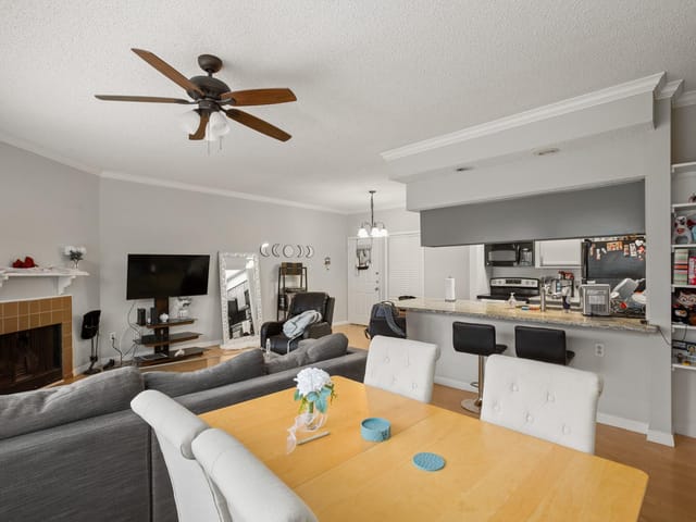 915 W 23rd St Unit #203