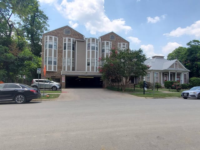 915 W 23rd St Unit #207