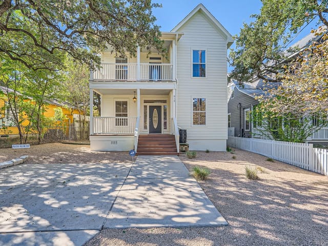 915 W Live Oak St