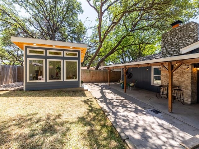 916 Acorn Oaks Dr