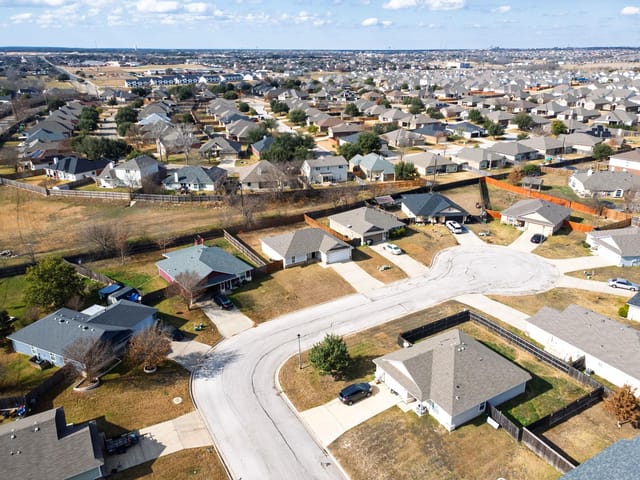 916 Freedom Ct