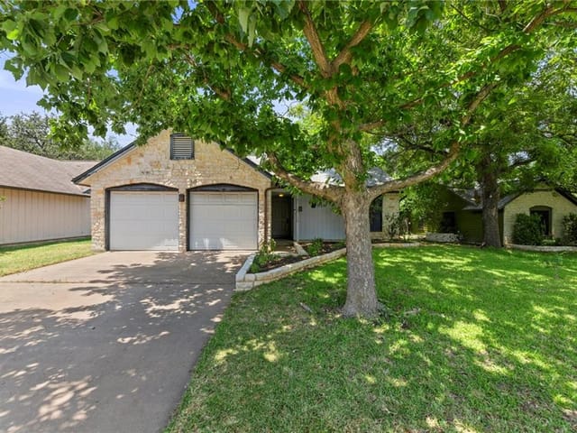 916 Great Britain Blvd