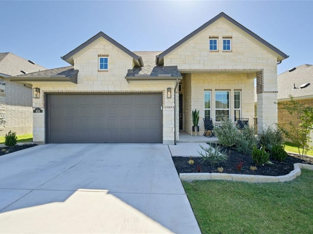 916 Leaning Oak Ln