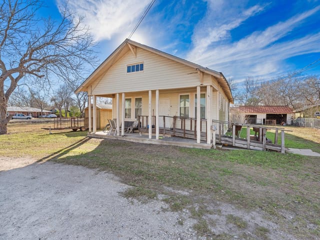 917 Trinity St