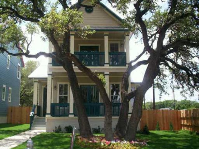 917 W LIVE OAK