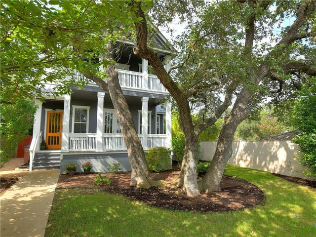 917 W Live Oak St