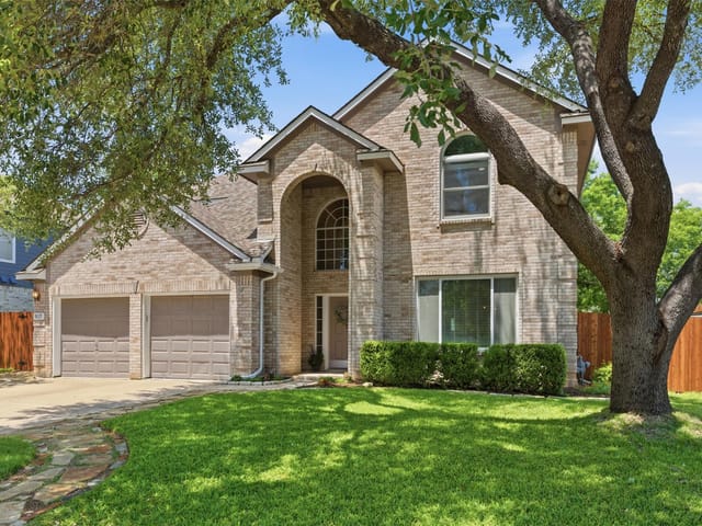 917 Woodhollow LN