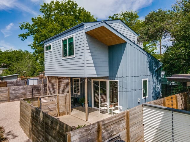 View 919 E 51st ST Unit #B 919 E 51st ST Unit #B, photo 1 of 6, Austin, TX