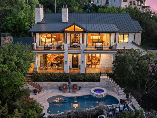 9200 Stallion DR - front exterior - Luxury home in Eanes Ridge, Austin, TX