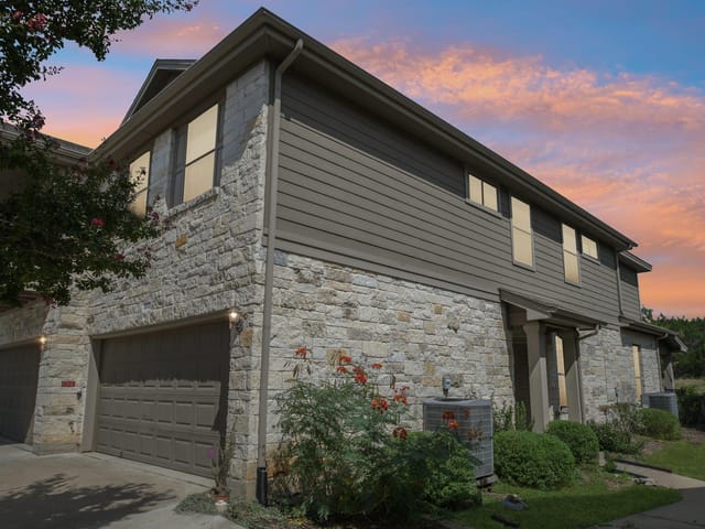 9201 Brodie Ln Unit #1002