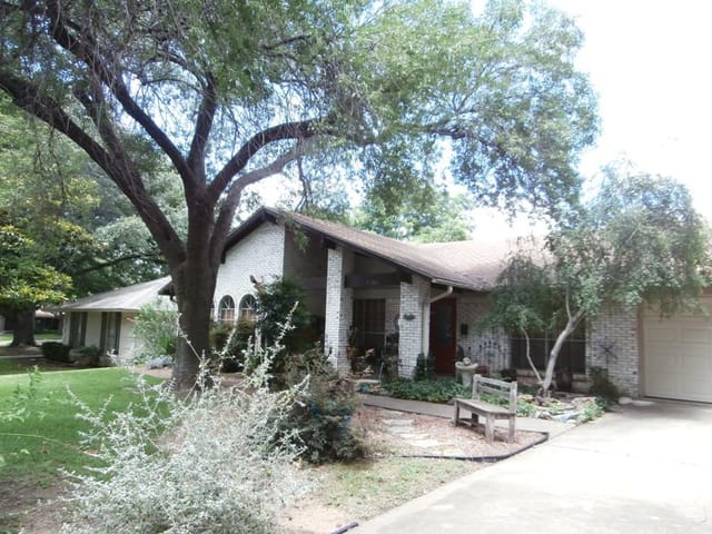 9202 QUAIL WOOD Dr