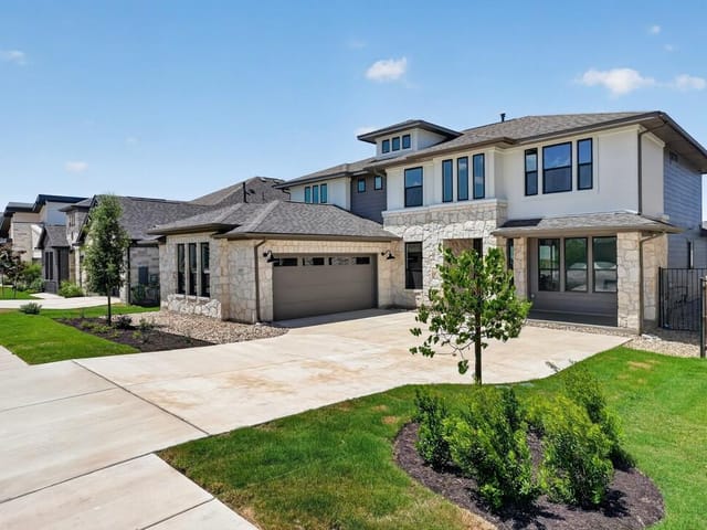 9204 The Ravine WAY