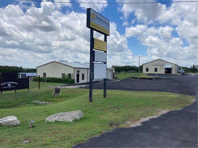 9221 Highway 290 Hwy W