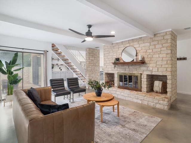 9221 Knoll Crest Loop