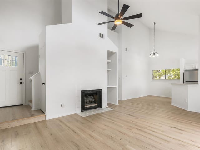 923 E 41st ST Unit #201