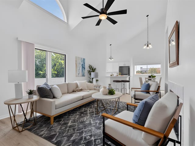 923 E 41st ST Unit #210