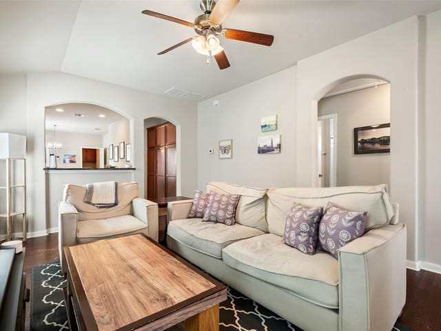 924 Lost Pines LN