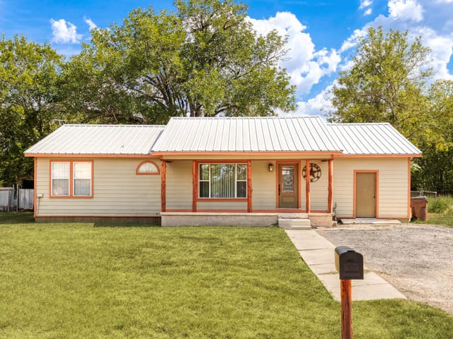 924 W Live Oak St