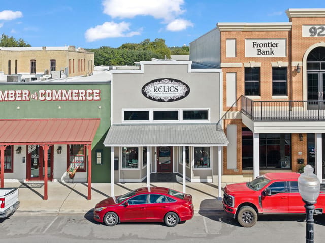 925  Main St