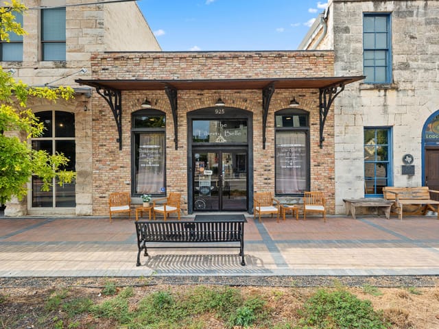 925 Main ST