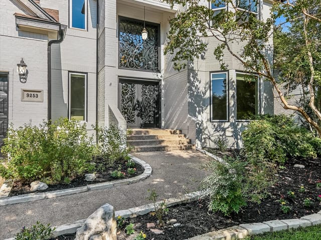 9253 Scenic Bluff DR