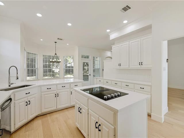 9277 SCENIC BLUFF DR