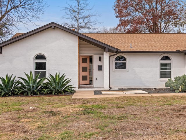 9300 Meadow Vale