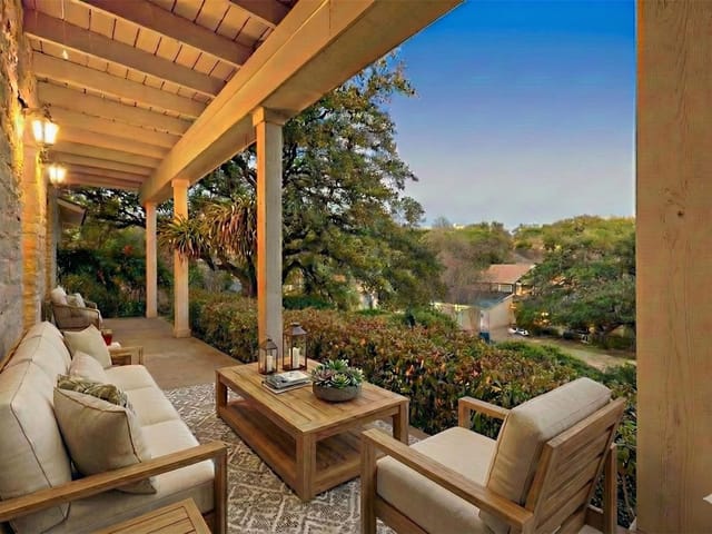 9301 Rolling Oaks TRL