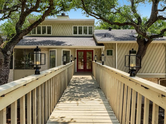 9302 Rolling Oaks TRL