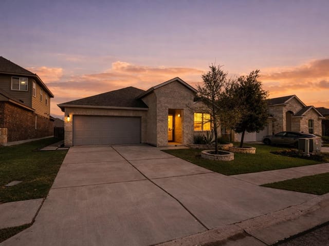 9305 Alex LN