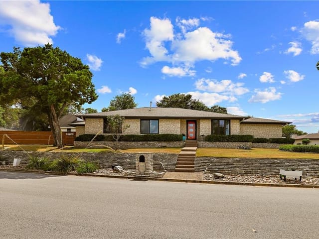 9315 Knoll Crest Loop