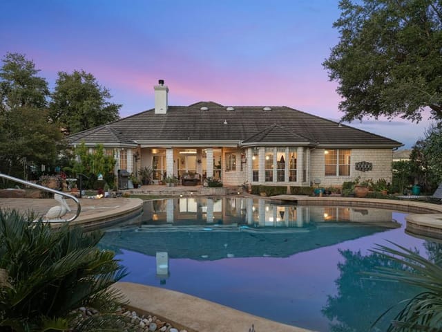 932 Vanguard ST - front exterior - Luxury home in Lakeway Sec 16-C, Lakeway, TX