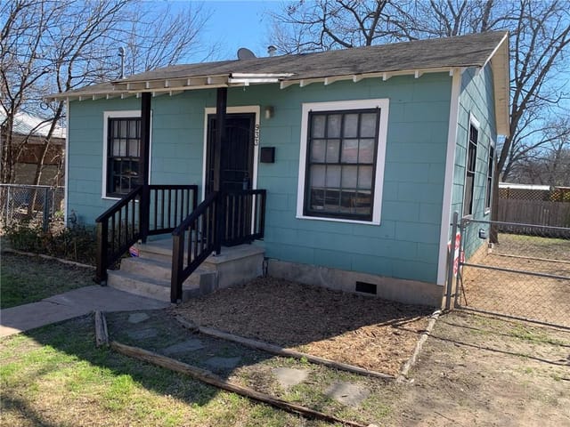 933 E 56 1/2 St