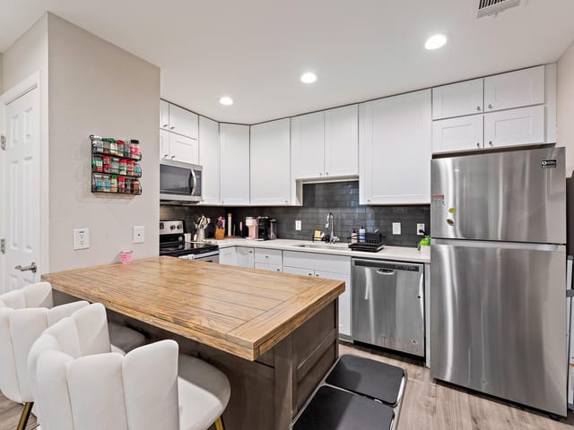 935 La Posada Dr Unit #128