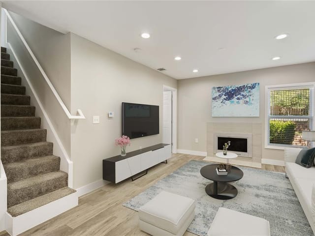 935 La Posada Dr Unit #158