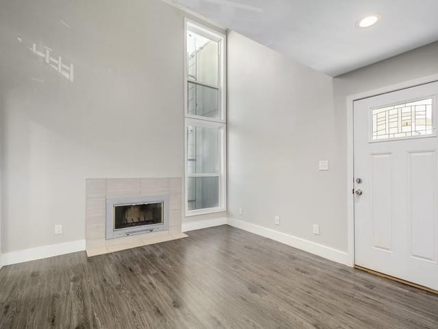 935 La Posada Dr #212
