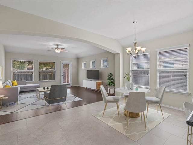 9401 Bentley Garner Ln