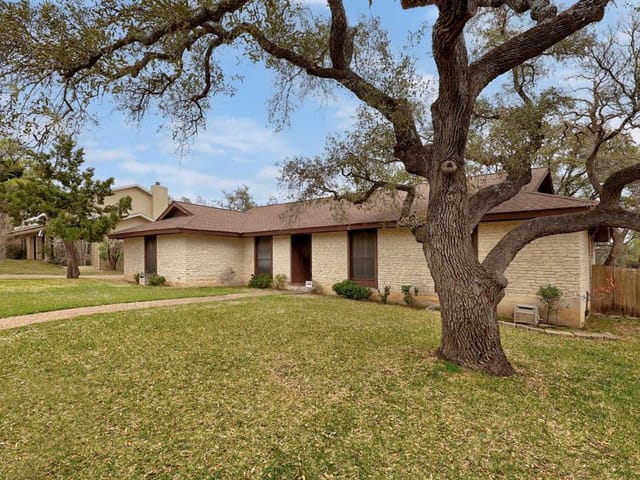 9401 Springwood Dr