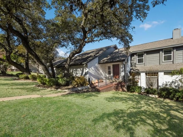 9402 Rolling Oaks Trl