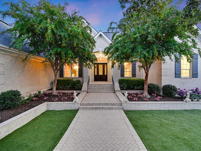 9405 Leaning Rock Cir