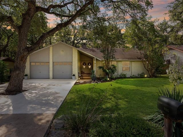 9405 Shady Oaks Dr
